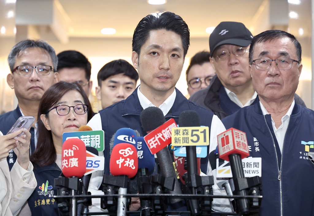 台北市長蔣萬安(中)20日召開應變小組會議,表示警方將在市區人潮眾多處加強戒備,維護市民安全。 中時 台北市長蔣萬安(中)20日召開應變小組會議,表示警方將在市區人潮眾多處加強戒備,維護市民安全。 中時