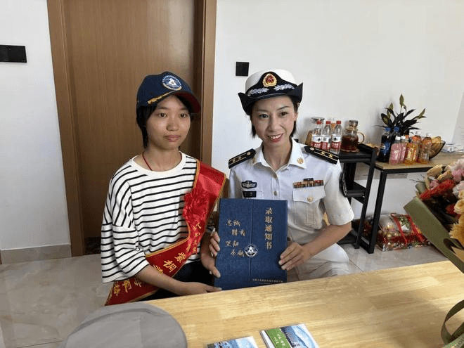 興化姑娘徐紫桐成為海軍潛艇學院首批女學員。 興化姑娘徐紫桐成為海軍潛艇學院首批女學員。