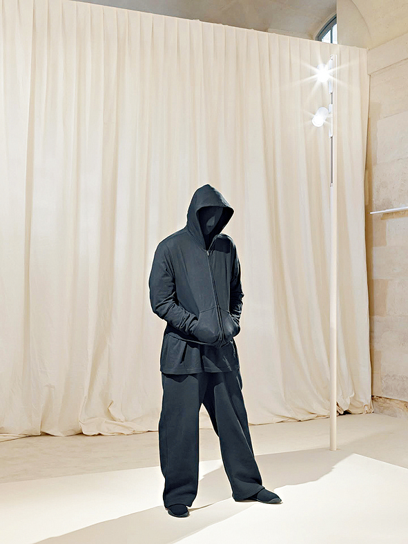 Demna以自己2021年與Kim Kardashian一起參加Met Gala的造型作為展覽的終結。