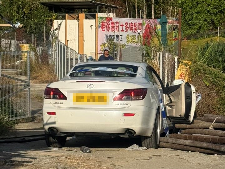 最终，车辆在坪𪨶路云泉仙馆附近一士多啤梨农场外被截获。FB：Kit Ying Tse@车Cam L（香港群组）