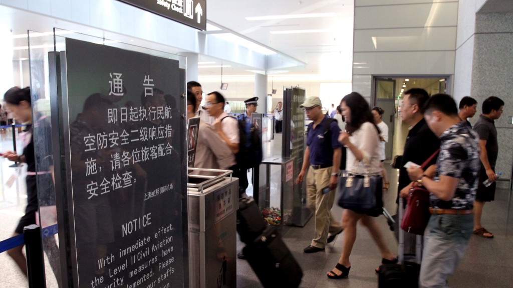 旅客進入上海虹橋國際機場候機廳。 新華社資料圖