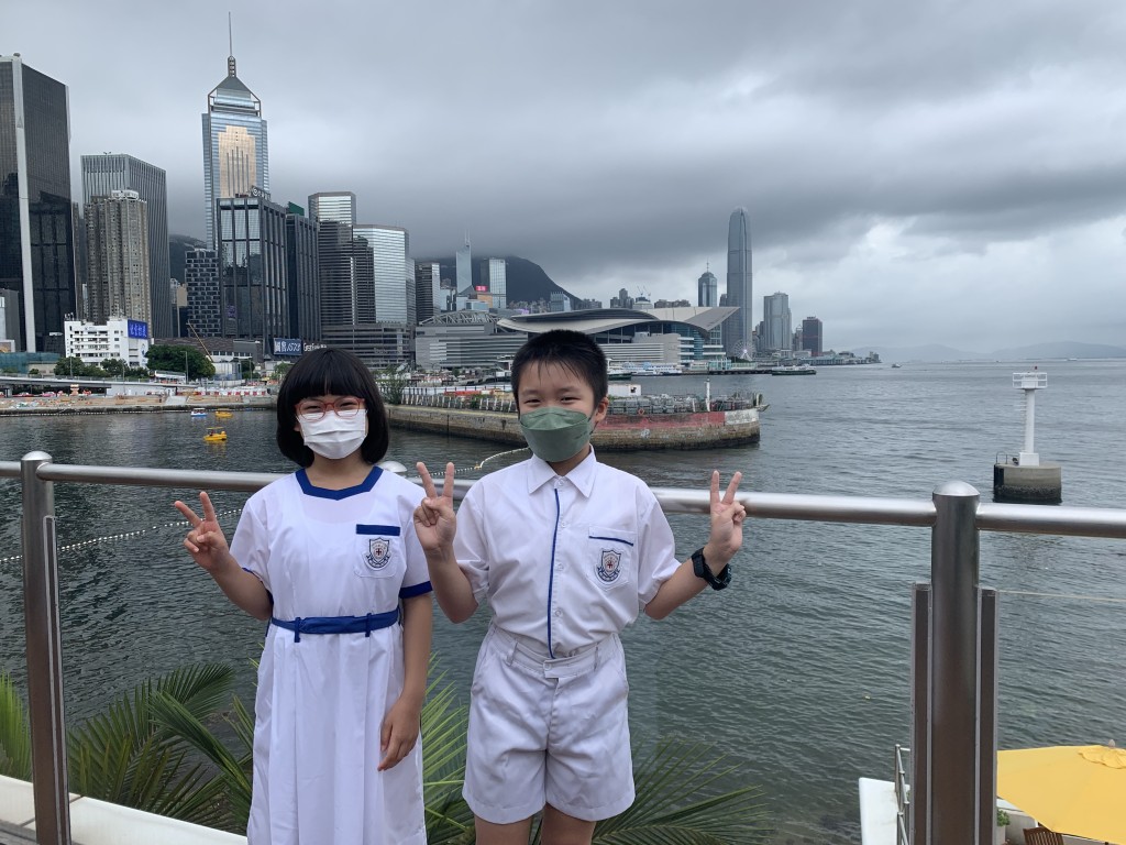 香港遊艇會慈善基金會於回歸帆船賽揭幕戰,邀請仁濟醫院蔡衍濤小學的學生到場觀戰。