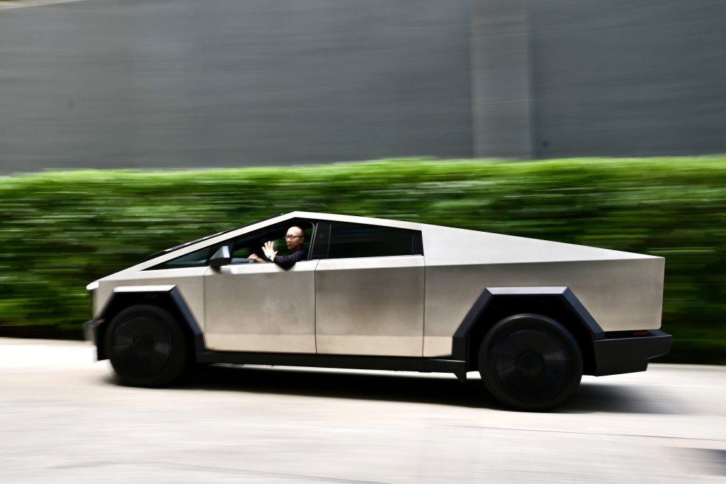 Tesla Cybertruck受惠雙馬達輸出10,080Nm扭力和600ps馬力，加速力(運動模式)非常澎湃。