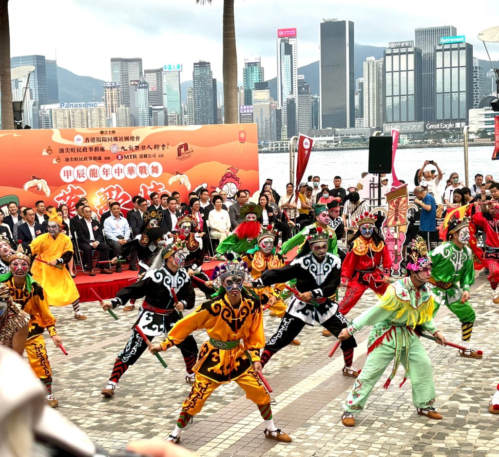 「甲辰龙年中华战舞英歌情」今午在尖沙咀文化中心露天广场举办。