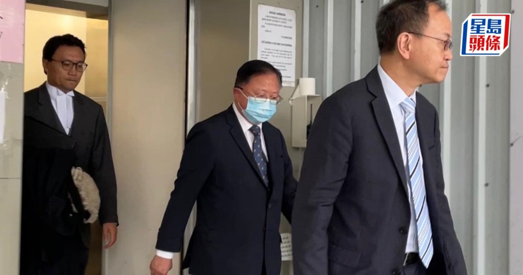 華懋慈善基金理事陳東岳(中)被揭發在庭上錄音，法官要求他明天交誓章解釋。