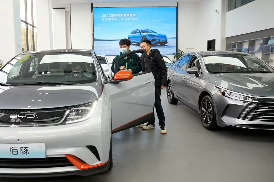 比亞迪小型電動車「海鷗」以最低7萬元人民幣售價吸引許多內地年輕車主購買。路透社