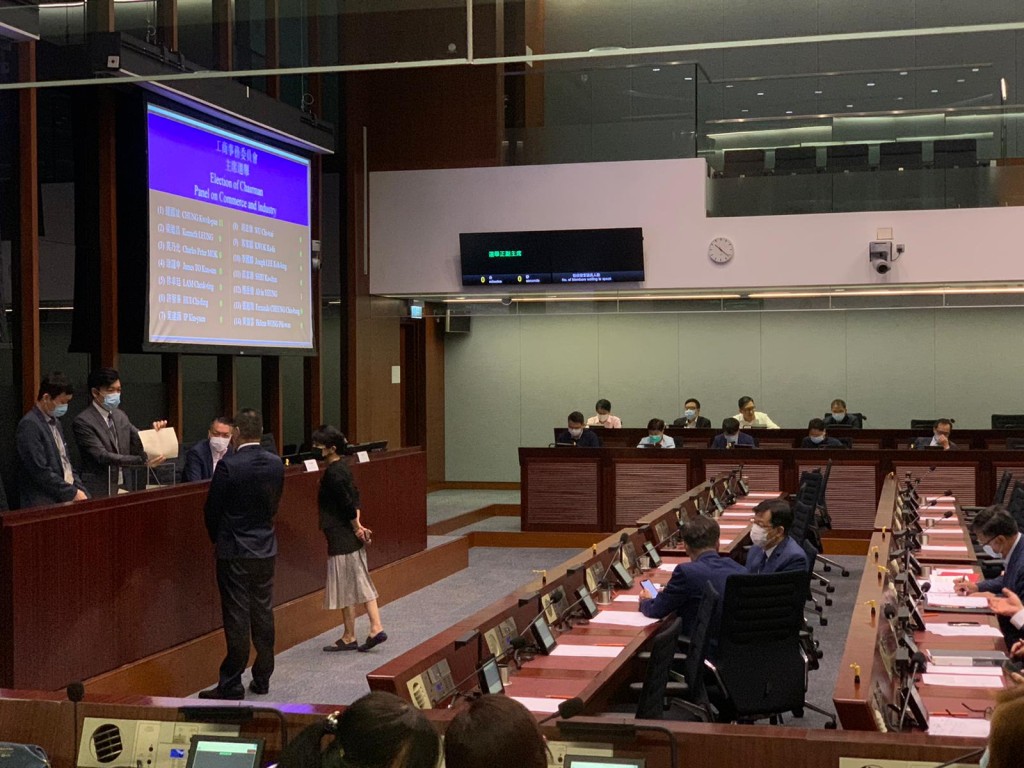 立法會共18個事務委員會今日繼續選舉正副主席。