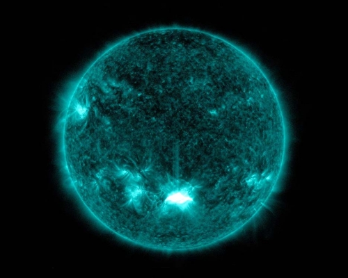 NASA太阳动力学天文台发布的太阳耀斑照片。互联网图片