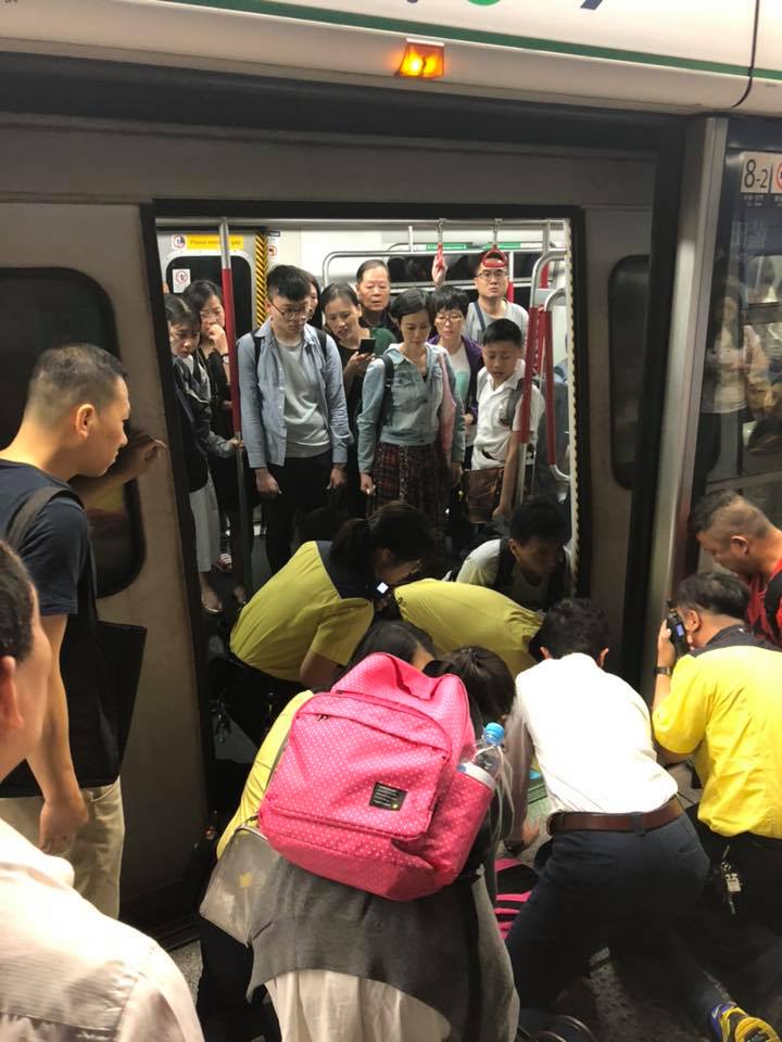 學生一度被困。香港突發事故報料區網民Jeffrey Law‎圖片