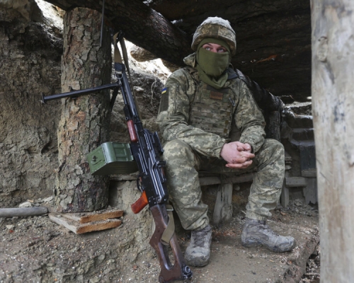 烏克蘭在接壤俄羅斯邊境派兵駐防。AP圖片