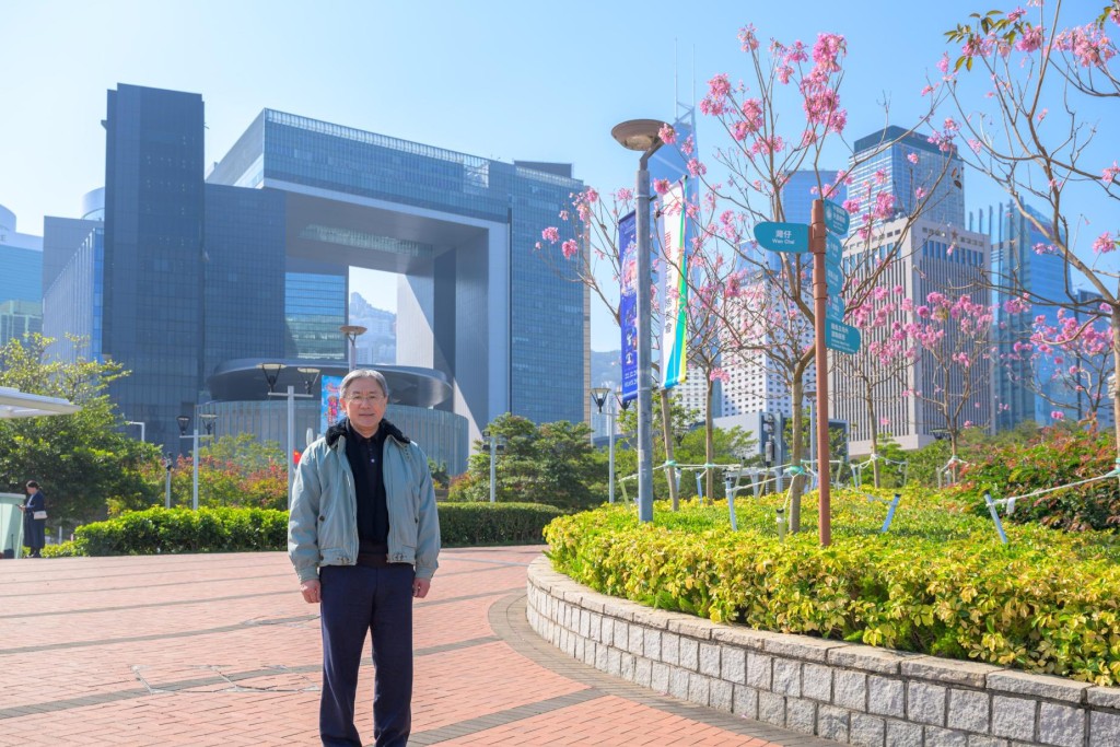 他續說,添馬公園紫花風鈴木園,是由他領導的發展旅遊熱點工作組在去年五月公布的九個新發展旅遊熱點之一。卓永興FB圖片 他續說,添馬公園紫花風鈴木園,是由他領導的發展旅遊熱點工作組在去年五月公布的九個新發展旅遊熱點之一。卓永興FB圖片