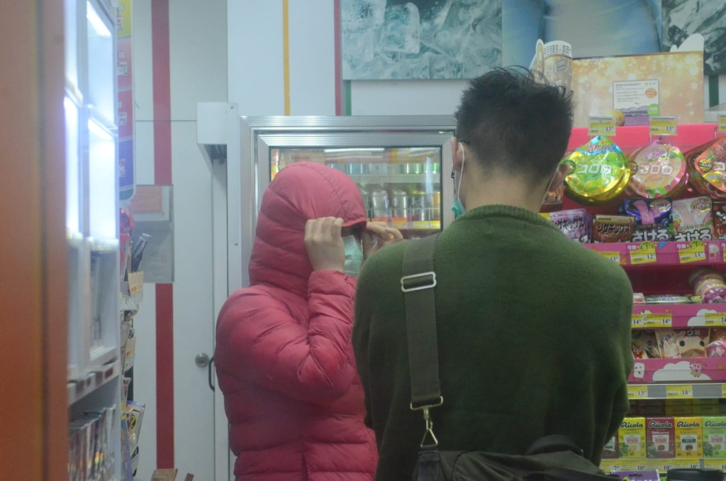 店員協助調查。
