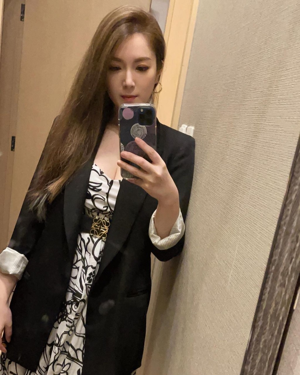 華姐出身的苛芸慧,同樣是走甜美路線的美女,自從2016年完約TVB後已鮮有公開露面,不過當年苛姑娘仍在TVB時,不時被網民稱為肥苛,事關苛芸慧同樣屬於有肉地的身型,但配合她的標緻五官,同樣是好靚女!