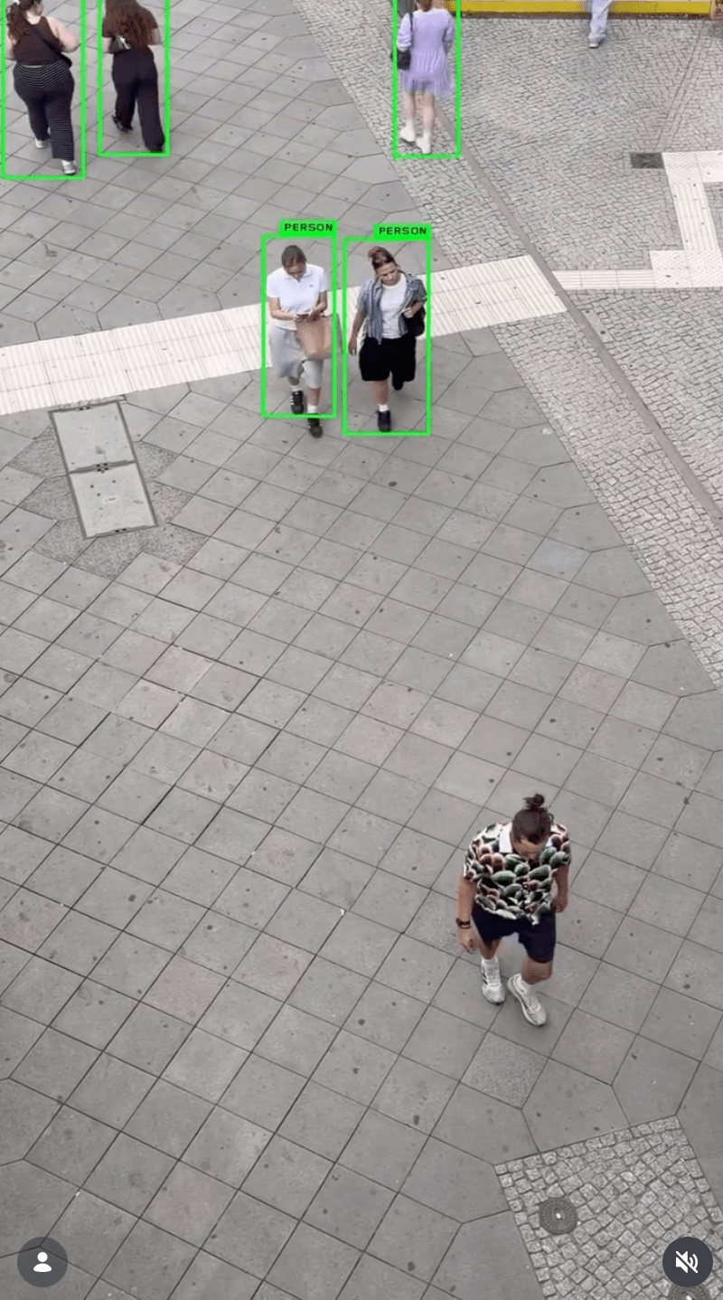 这款名为“数码迷彩”（Digital Camouflage）的夏威夷恤，可成功避过AI人形识别系统。