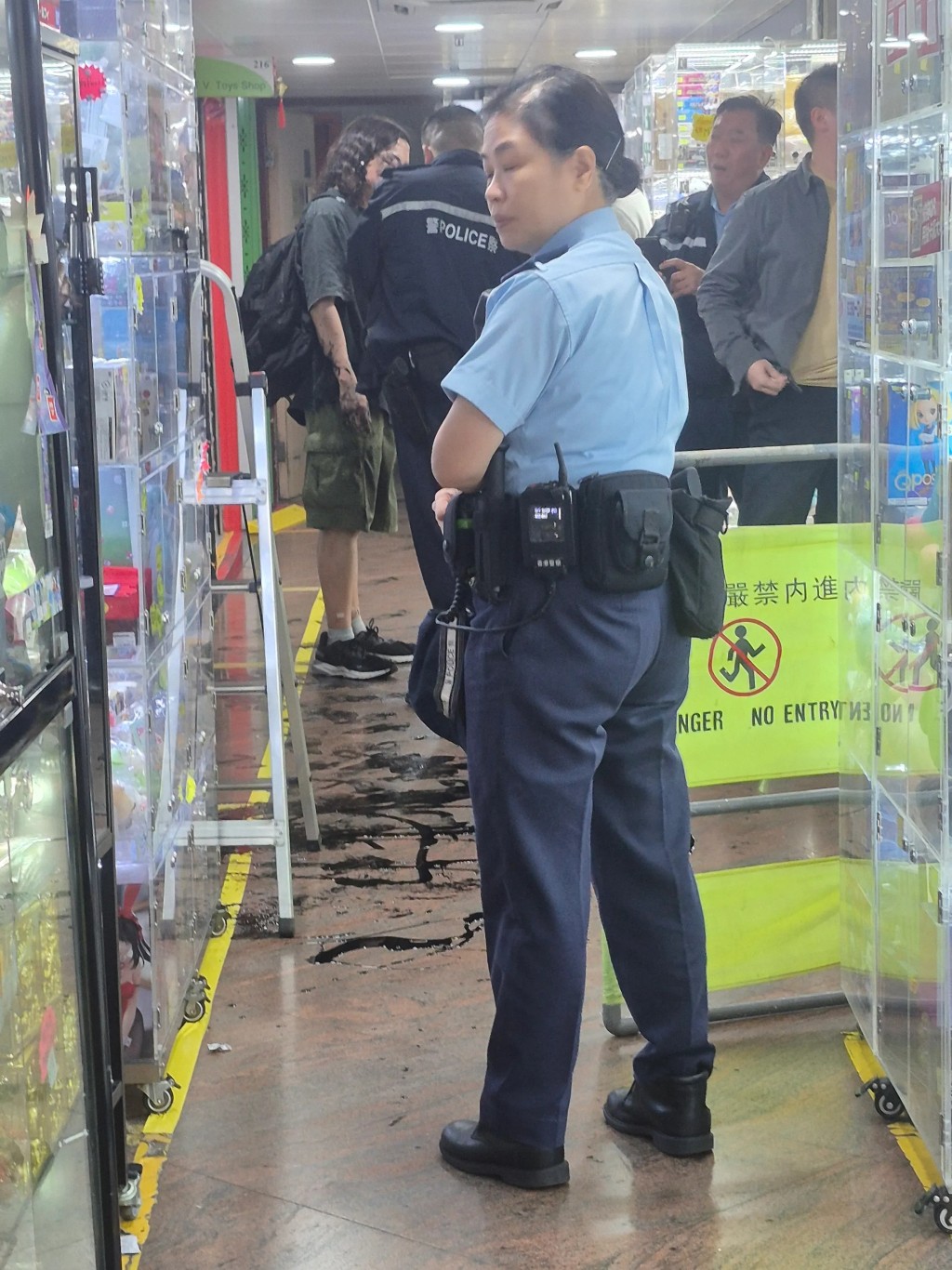 有警員在場調查。Threads：75s_poon_