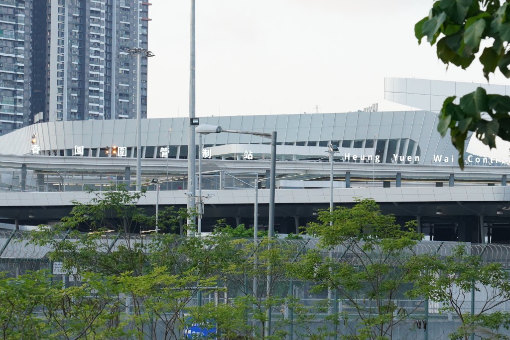 自9月1日起逢周二及三,便可經港珠澳大橋出行前往廣東省。資料圖片 自9月1日起逢周二及三,便可經港珠澳大橋出行前往廣東省。資料圖片
