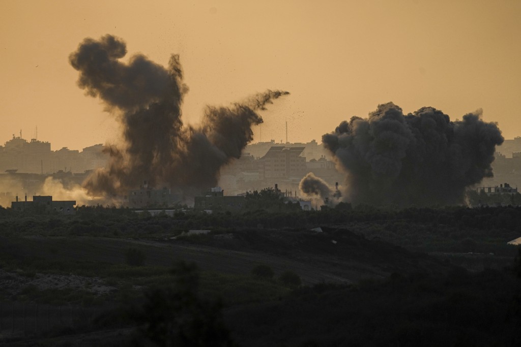 加沙持续受到以军空袭，令人道危机恶化。美联社