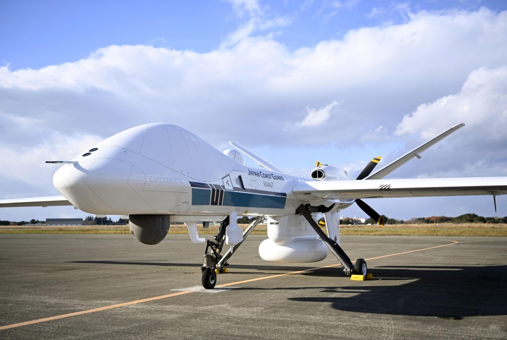 日本投入大型無人機「海上守衛者」，在釣魚島上空警戒中國船隻。路透社
