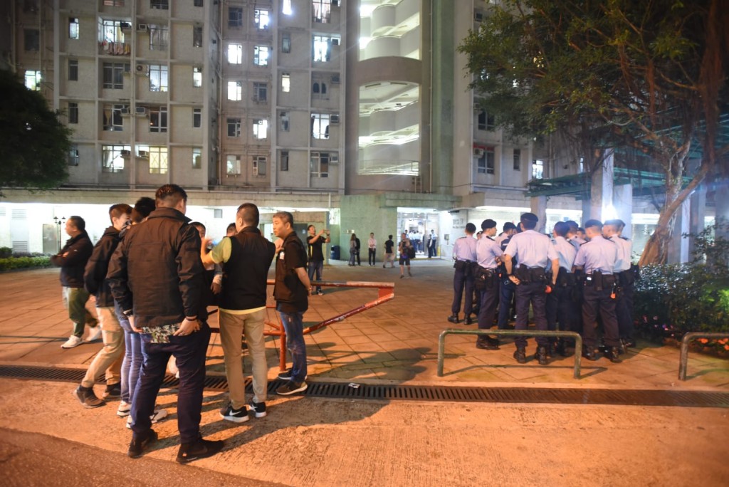 警方將會押疑犯到現場調查