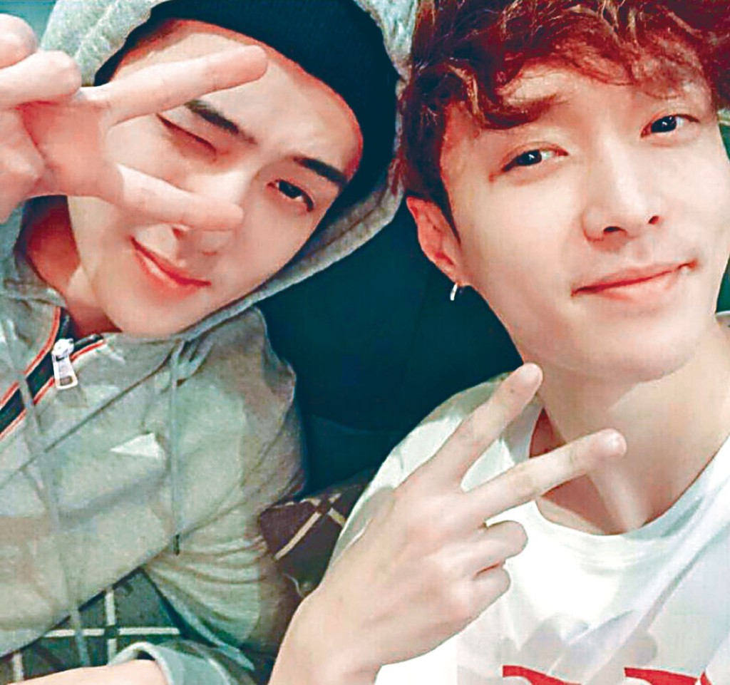 Lay晒與世勛合照，估不到惹來兩幫fans吵架。