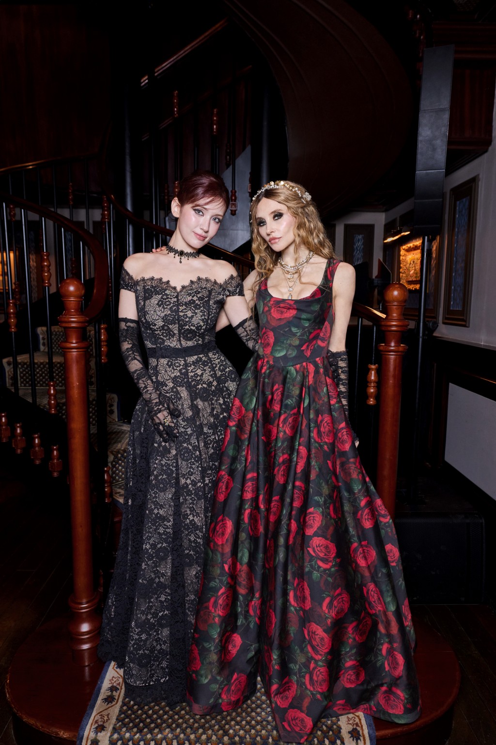 Stacey Bendet（右）與全昭彌合照。