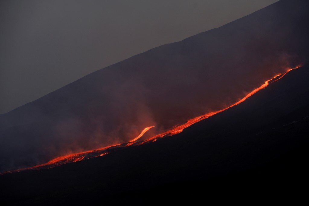 埃特纳火山2021年初亦曾经喷发。路透资料图