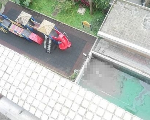 學童從5樓陽台墜下至2樓平台。網圖