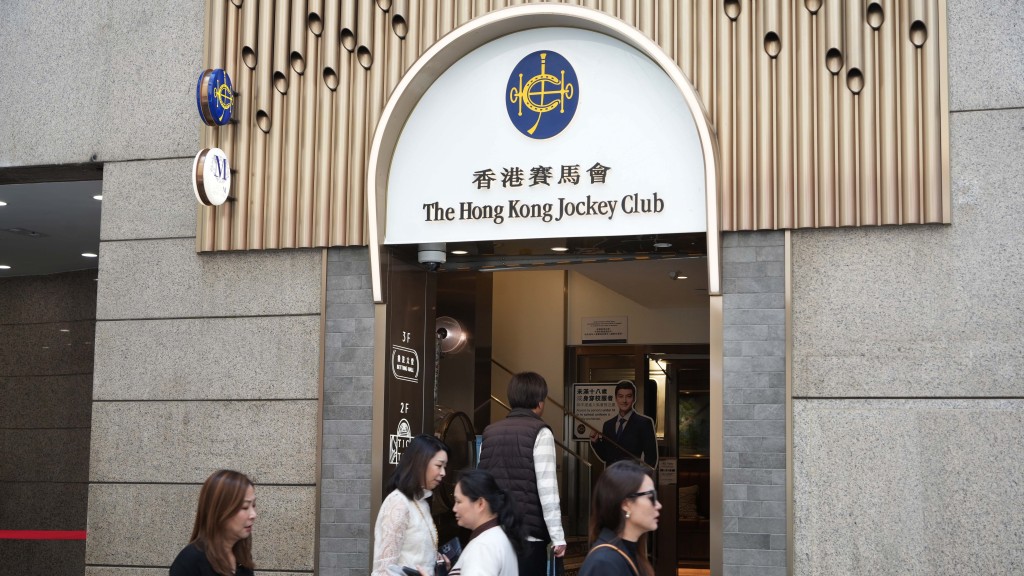 第35期六合彩今晚(3月31日)攪珠,若以10元一注獨中,頭獎獎金高達1,500萬元。資料圖片 第35期六合彩今晚(3月31日)攪珠,若以10元一注獨中,頭獎獎金高達1,500萬元。資料圖片