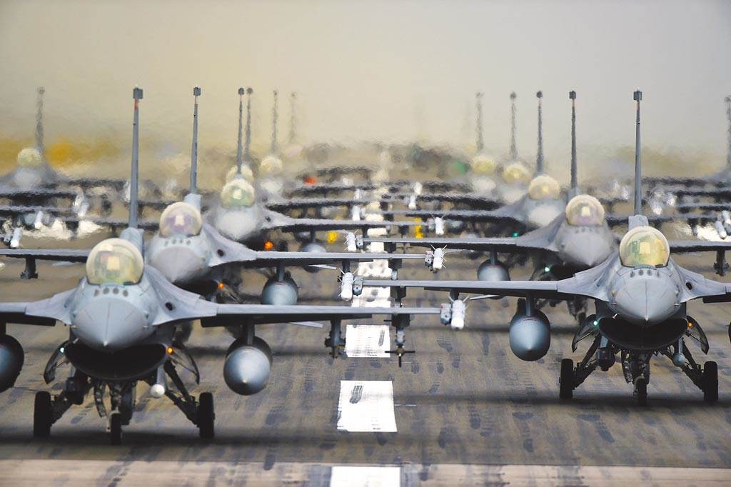 台军美制F16战机。