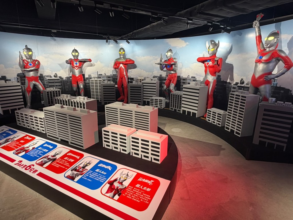 展覽特設跨世代的夢幻展區,還原「超人六兄弟」的經典場景。 展覽特設跨世代的夢幻展區,還原「超人六兄弟」的經典場景。