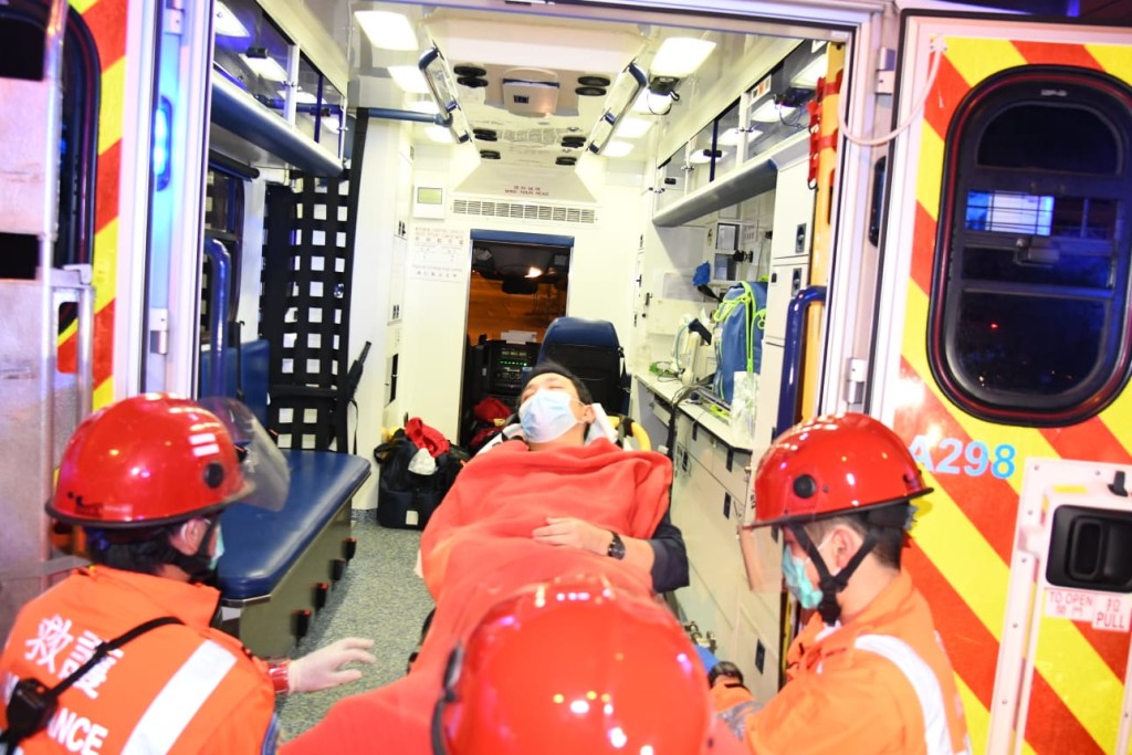 的士司機送院。