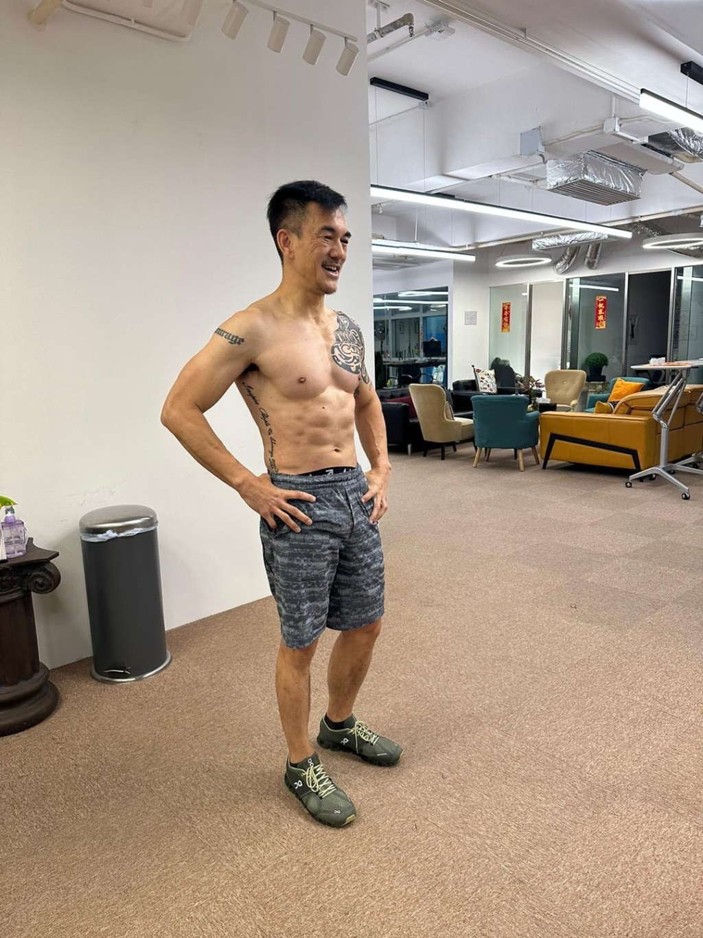 车崇健胞兄车志健Brian Cha1996年美国夏威夷大学（营养学系）毕业后，先后在美国及香港任健身教练，一做便20年。