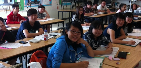 私立中學會提供ESL（以英語為第二語言） 課程，以協助國際學生提升英語能力。