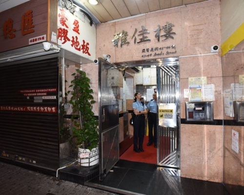 逾10持棍賊闖旺角單位劫走275萬元現金。