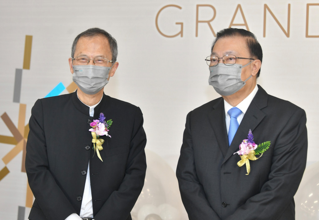 两任民建联主席曾钰成（左）、谭耀宗（右）。资料图片