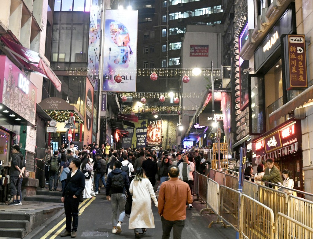 蘭桂芳亦實行人流管制。何君健攝