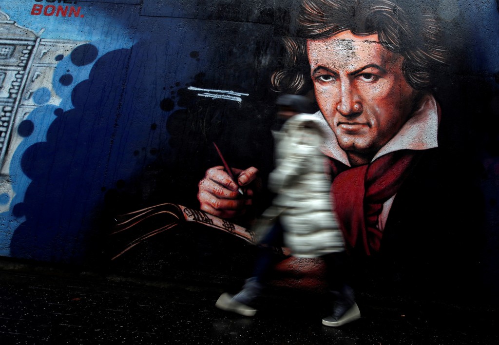 德國波恩一幅紀念貝多芬誕生250周年的壁畫。 路透社