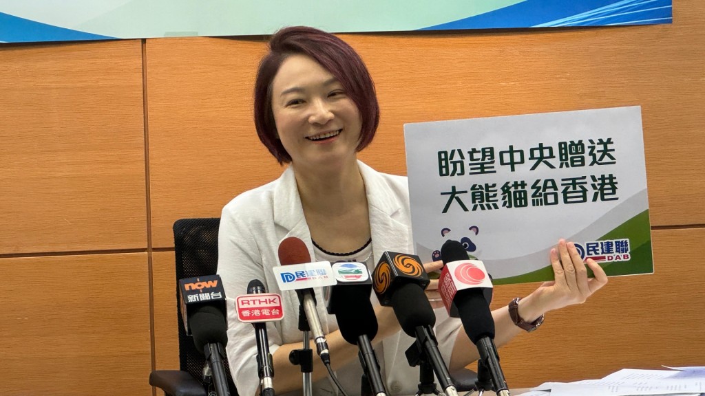 李慧琼表示提出的六个建议包括安排航母山东舰访港及要求再赠送大熊猫 。陈俊豪摄