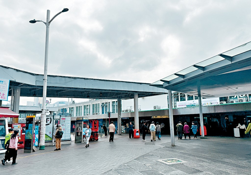 昔日曾有大量野鴿聚集的天星碼頭，現時已不見鴿蹤。