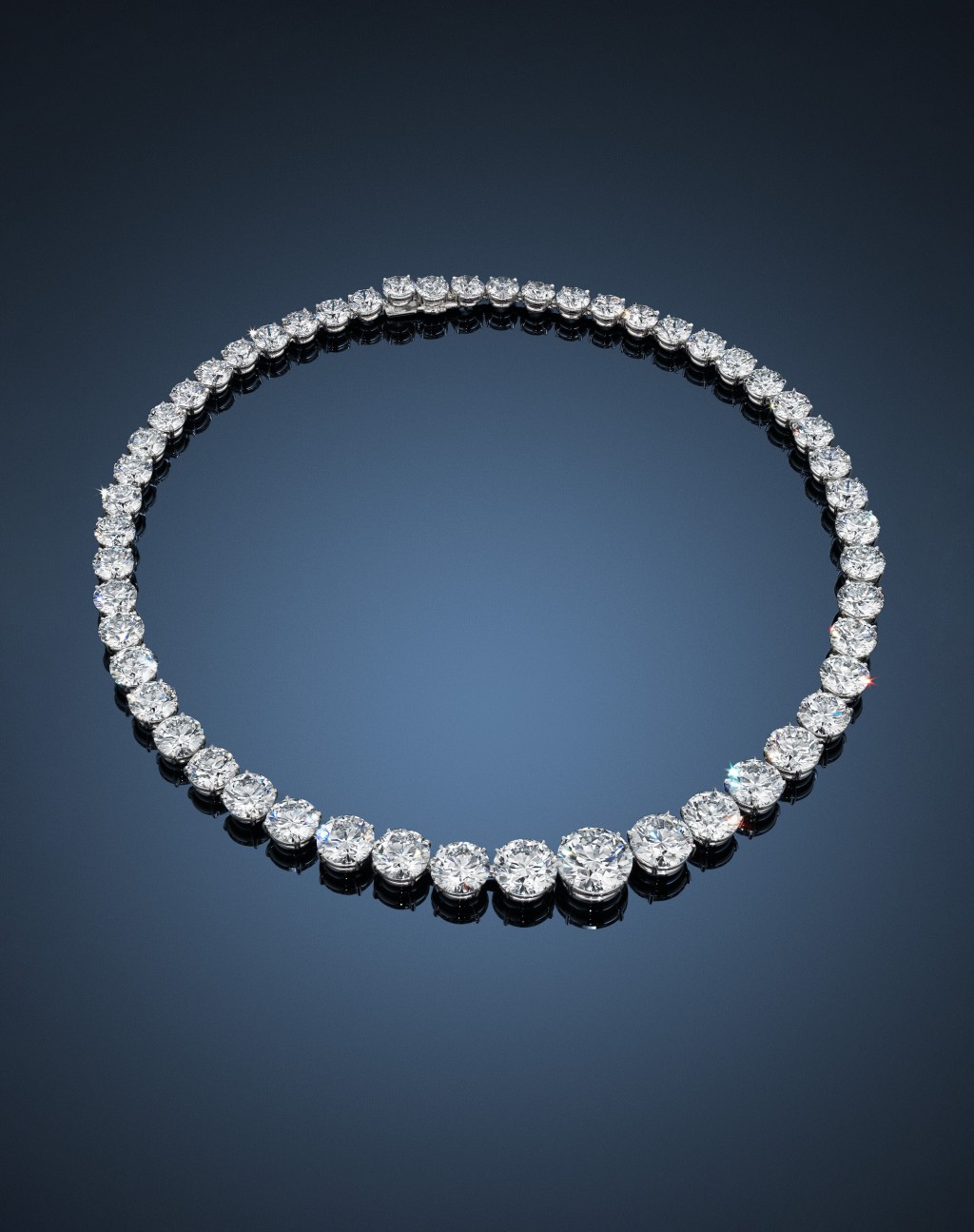 關之琳私人珠寶珍藏鑽石項鍊成交價：港元46,050,000 / 美元5,922,813。