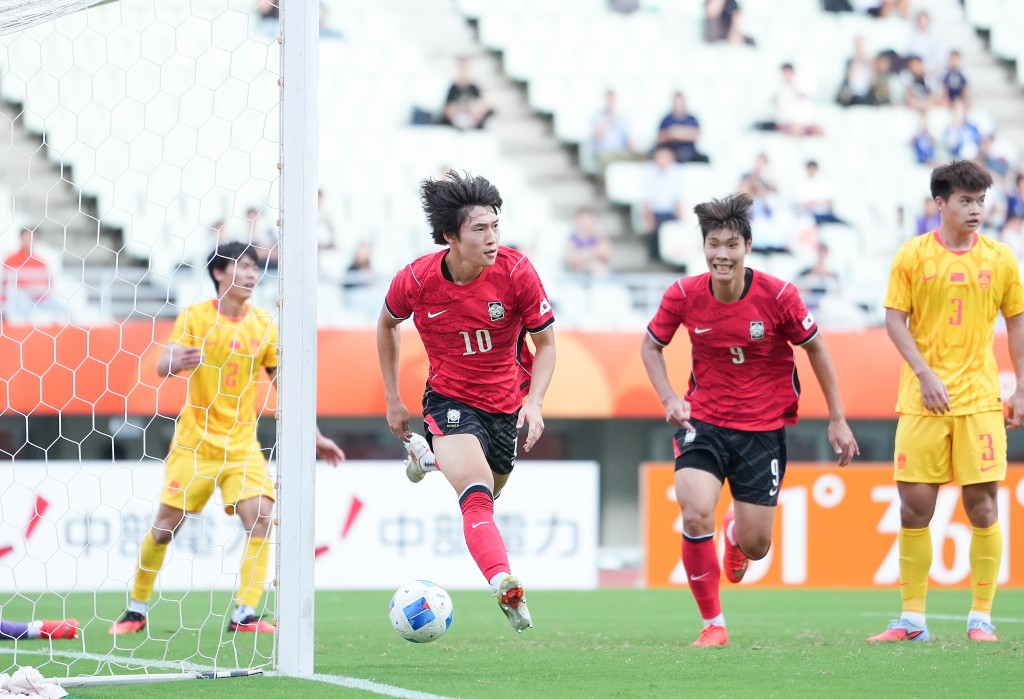国足U23在亚运领先下1:2不敌南韩U23无缘金牌。新华社