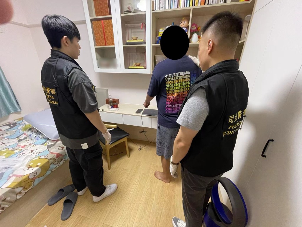 澳门司警局联同内地及香港警方进行破峰行动，捣破一个以澳门、香港及广东人士为首的跨境不法赌博犯罪集团。