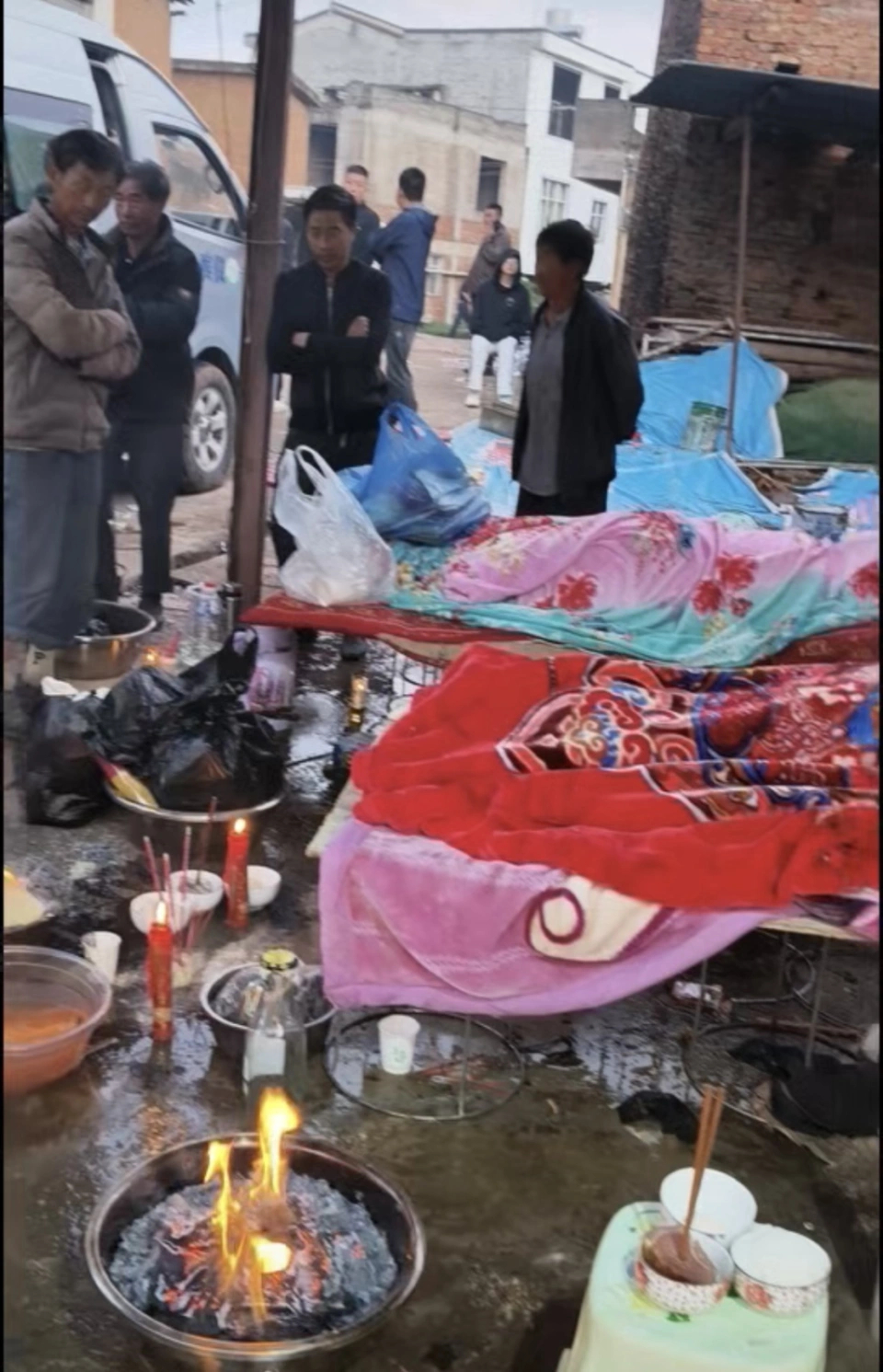 事件中有6名出席喪禮的親友身亡。大風新聞 事件中有6名出席喪禮的親友身亡。大風新聞