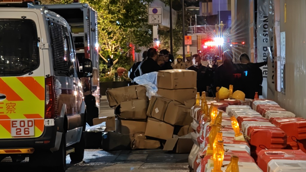 警方緊急疏散1900戶、大約6000人離開。