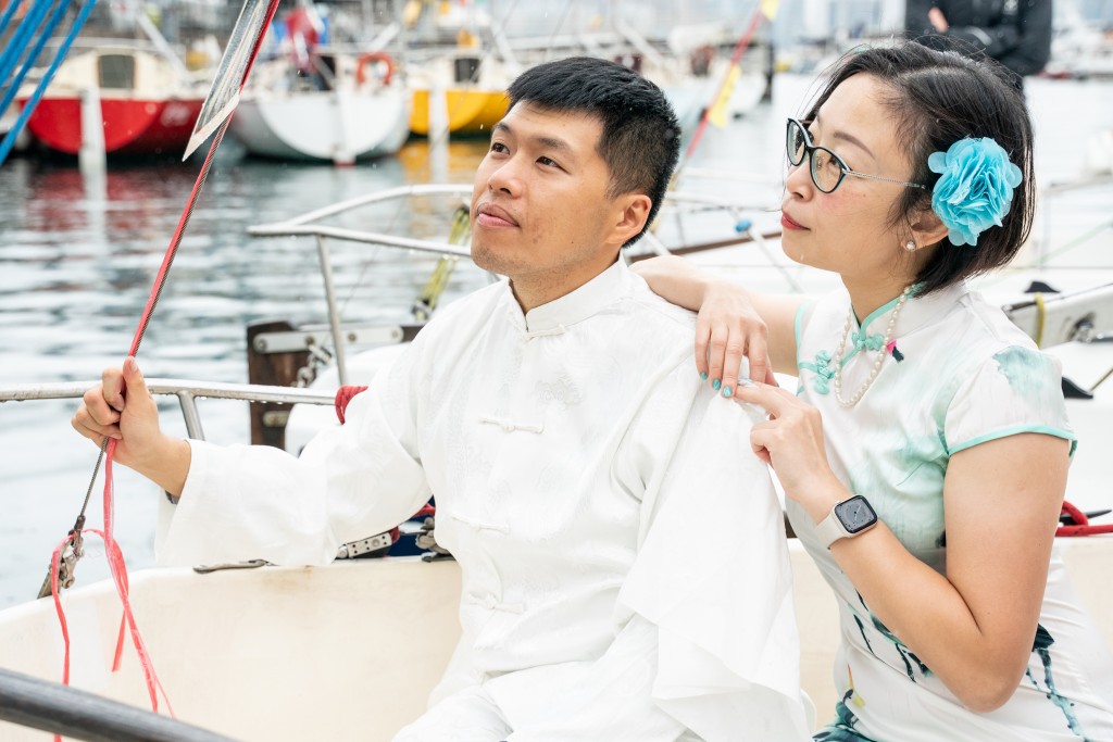 今年有帆手以「胭脂扣」男女主角「十二少」及「如花」造型出戰民族盃賽,打扮別出心裁。