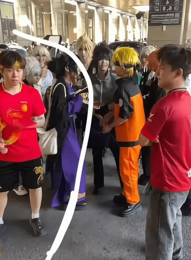 男子在深圳漫展cos王楚欽。微博@麥子哥哥QaQ