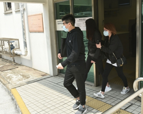 軒仔親友到殮房認屍。