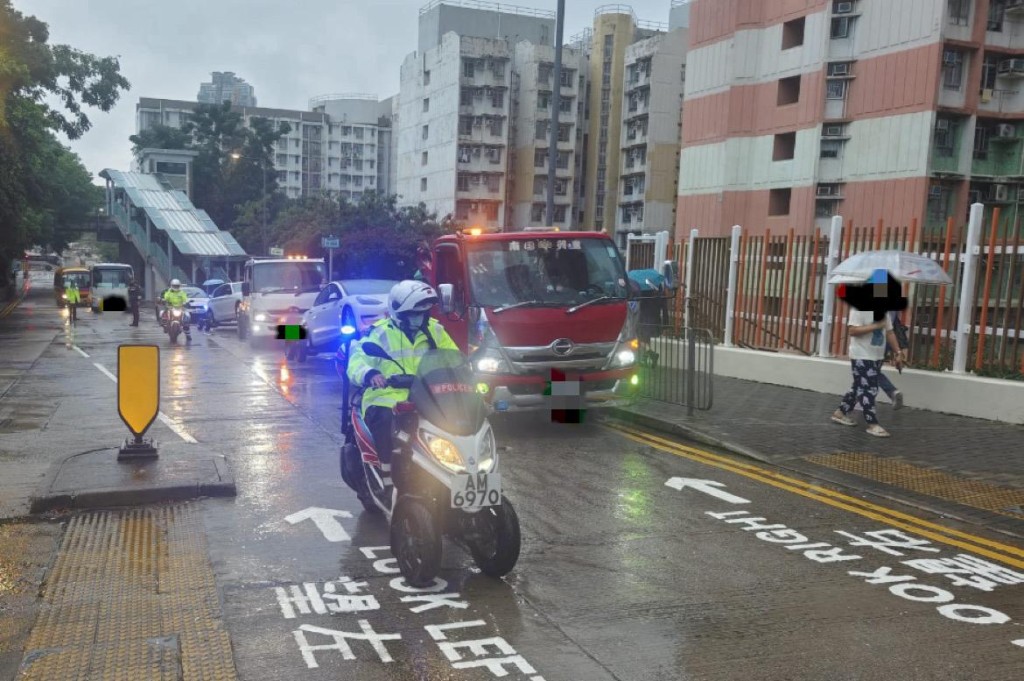 九龍城警區聯同西九龍總區交通部昨（15日）進行聯合行動，在區內多個交通黑點嚴厲執法。