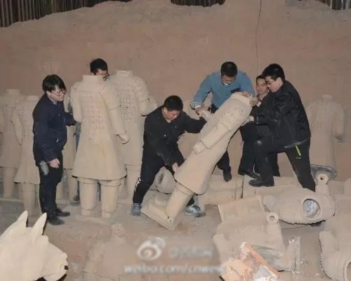 西安再次揭發山寨兵馬俑。網圖