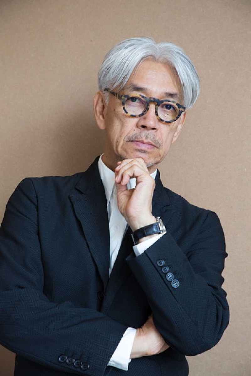Supper Moment跟日本音樂大師坂本龍一同樣揀自由空間演出。
